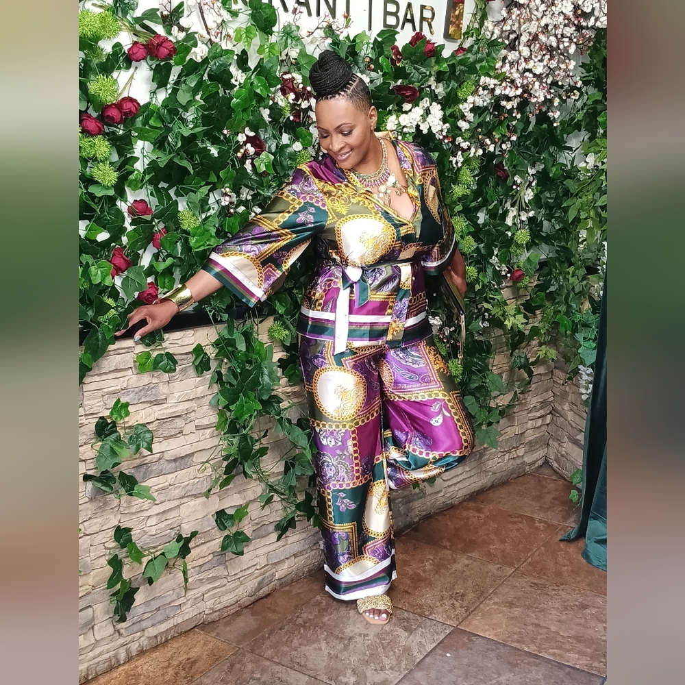 *My Birthday Suit ♊️ 🥳* 2 piece Kimono 👘 Pant Set (Model wearing size Large) - Picture 4 of 5